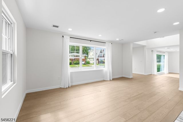 2 Kenneth Ave, Fair Lawn Boro, NJ 07410