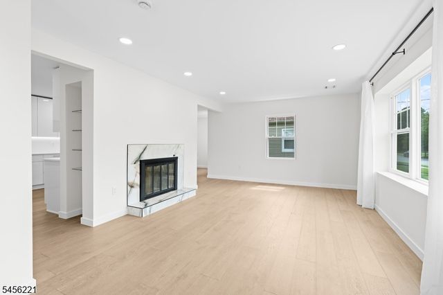 2 Kenneth Ave, Fair Lawn Boro, NJ 07410