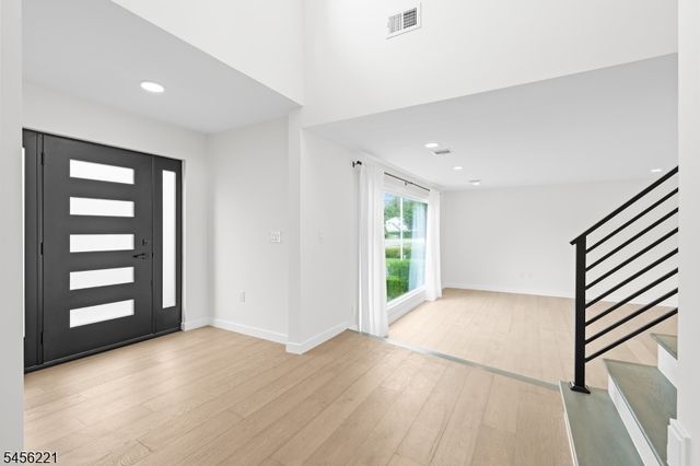 2 Kenneth Ave, Fair Lawn Boro, NJ 07410