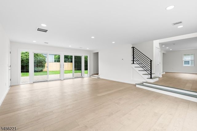2 Kenneth Ave, Fair Lawn Boro, NJ 07410