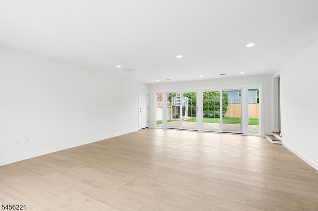 2 Kenneth Ave, Fair Lawn Boro, NJ 07410