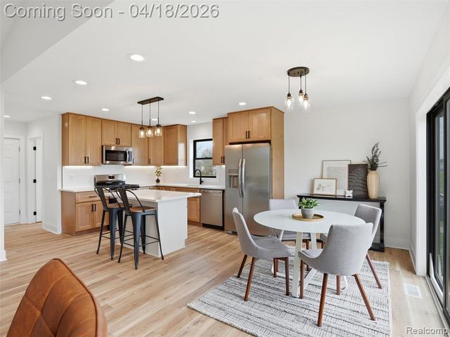 16250 Guest Court, Roseville, MI 48066