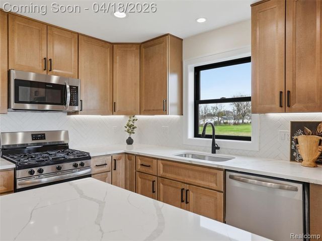 16250 Guest Court, Roseville, MI 48066