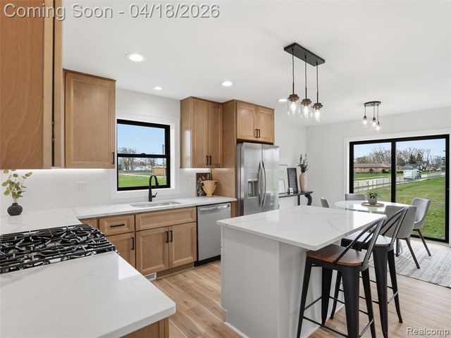 16250 Guest Court, Roseville, MI 48066