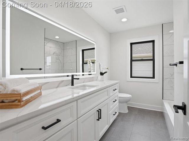 16250 Guest Court, Roseville, MI 48066