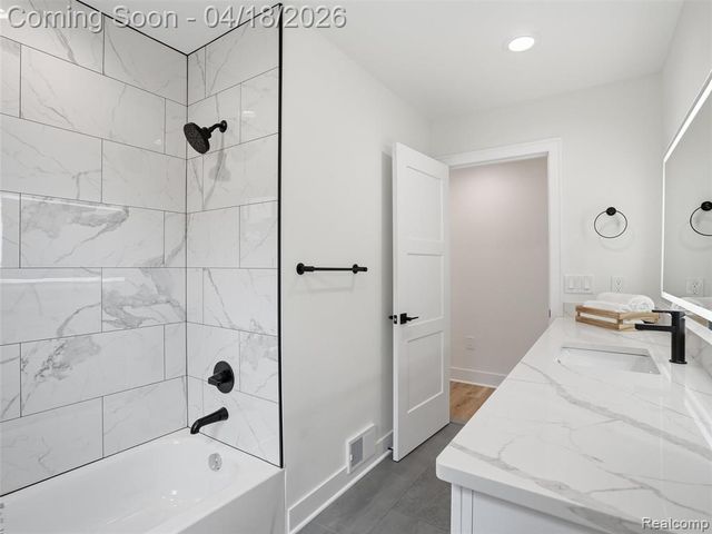 16250 Guest Court, Roseville, MI 48066