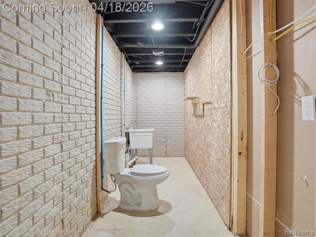 16250 Guest Court, Roseville, MI 48066