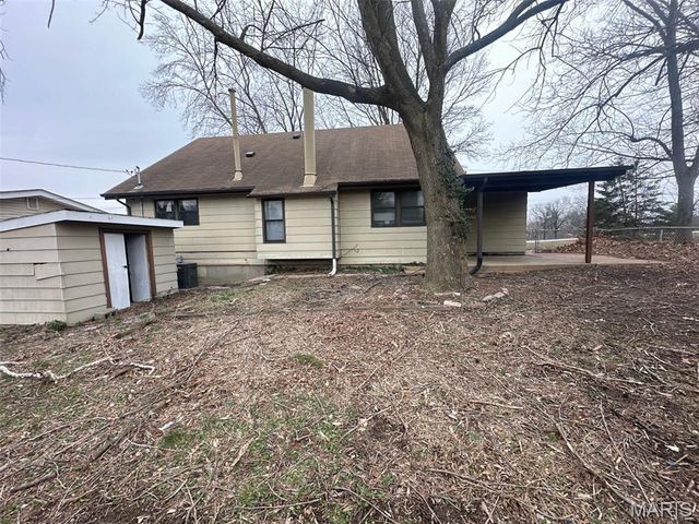 2015 Derhake Road, Florissant, MO 63033