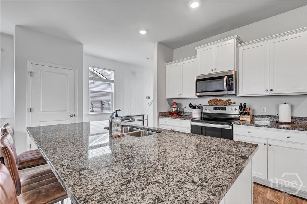 Image 10 of property listing at 278 Hogan Drive, Richmond Hill, GA 31324