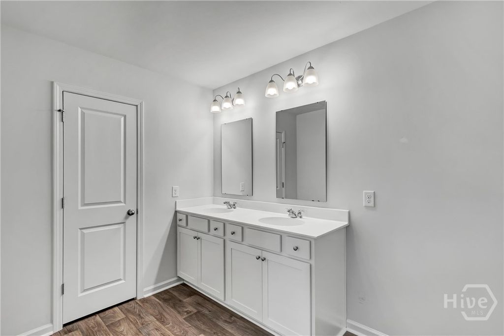 Image 25 of property listing at 278 Hogan Drive, Richmond Hill, GA 31324