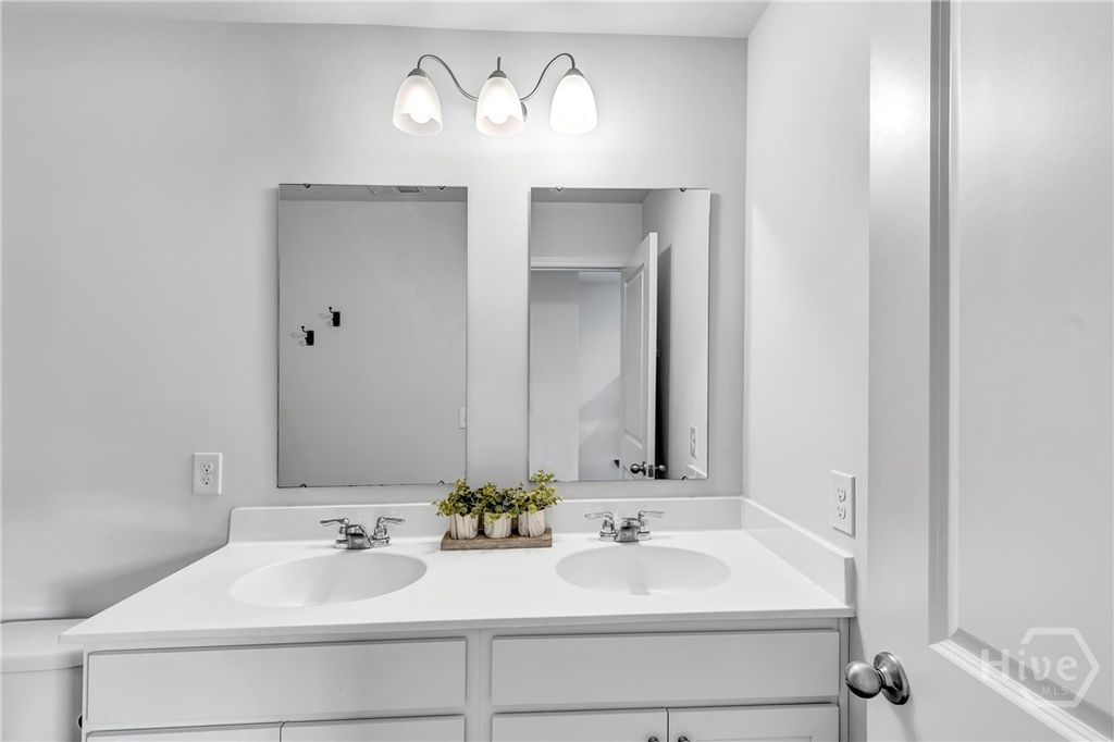 Image 27 of property listing at 278 Hogan Drive, Richmond Hill, GA 31324