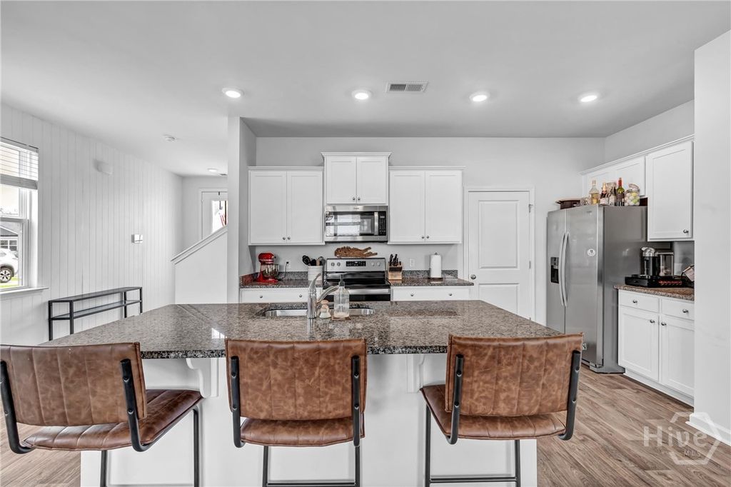 Image 7 of property listing at 278 Hogan Drive, Richmond Hill, GA 31324