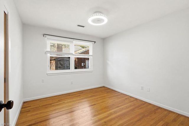 3432 S Crestline DR, Virginia Beach, VA 23464