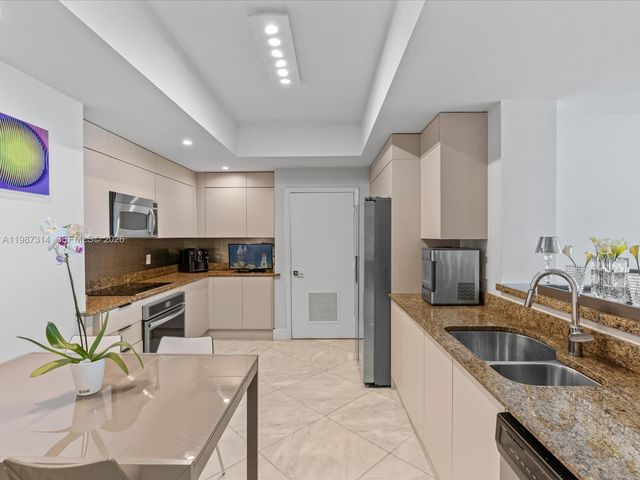 3330 NE 190th Street 1715, Aventura, FL 33180