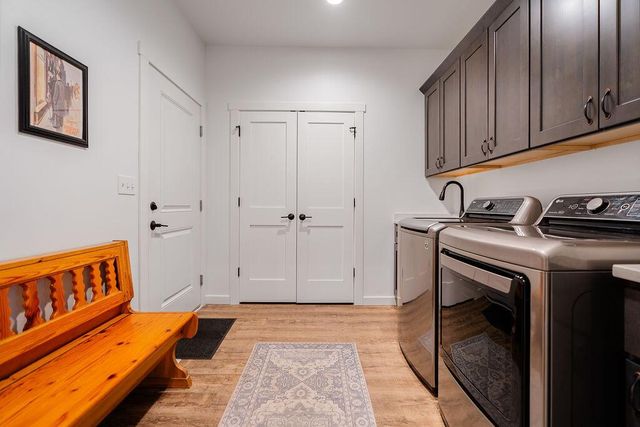 W4936 Battlestone Station ROAD, La Crosse, WI 54601