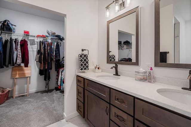 W4936 Battlestone Station ROAD, La Crosse, WI 54601