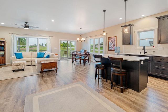 W4936 Battlestone Station ROAD, La Crosse, WI 54601