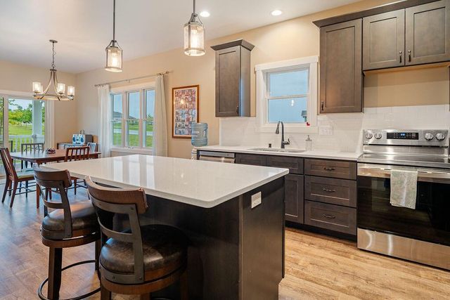 W4936 Battlestone Station ROAD, La Crosse, WI 54601