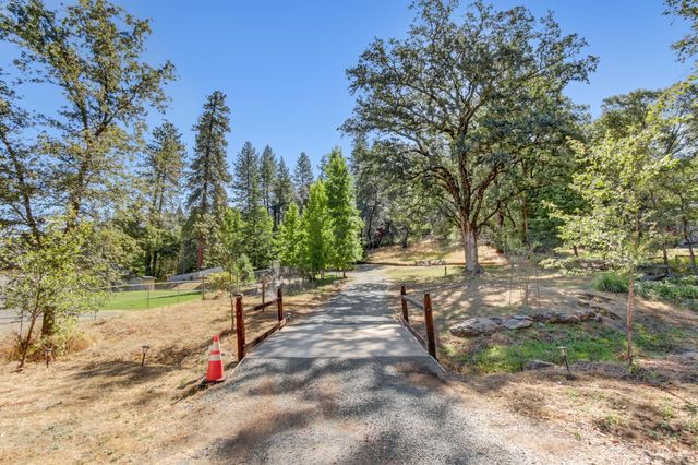 1120 Grange Rd, Meadow Vista, CA 95722