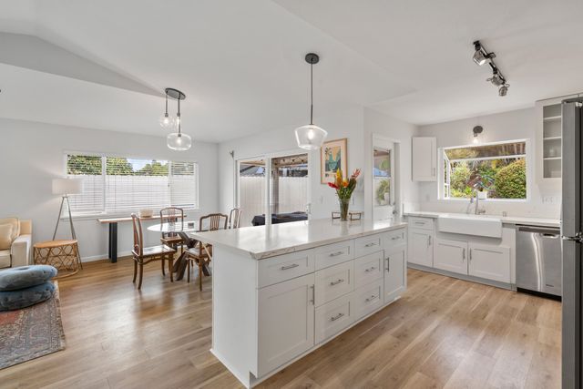 17 Laenui Pl, Paia, HI 96779