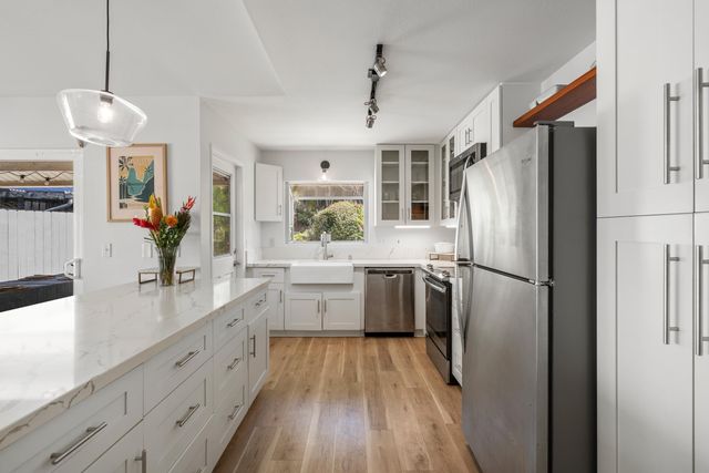 17 Laenui Pl, Paia, HI 96779