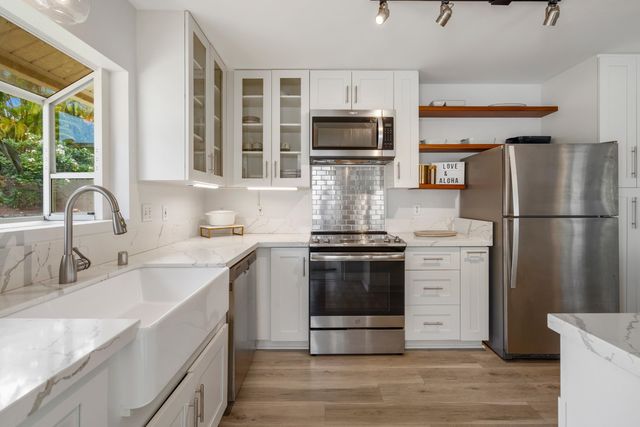 17 Laenui Pl, Paia, HI 96779