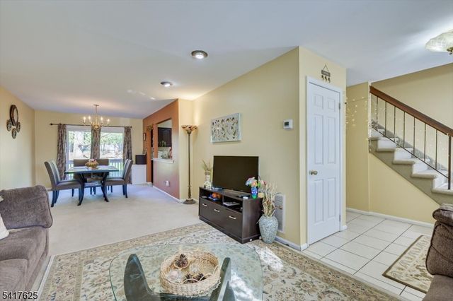1704 Deerfield Dr, Edison Twp., NJ 08820