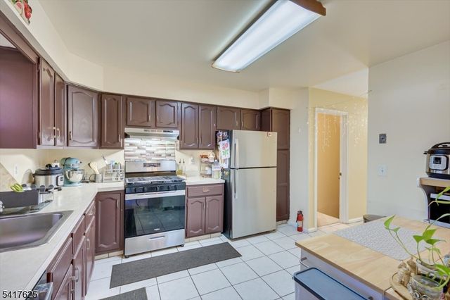 1704 Deerfield Dr, Edison Twp., NJ 08820