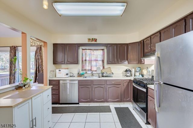 1704 Deerfield Dr, Edison Twp., NJ 08820