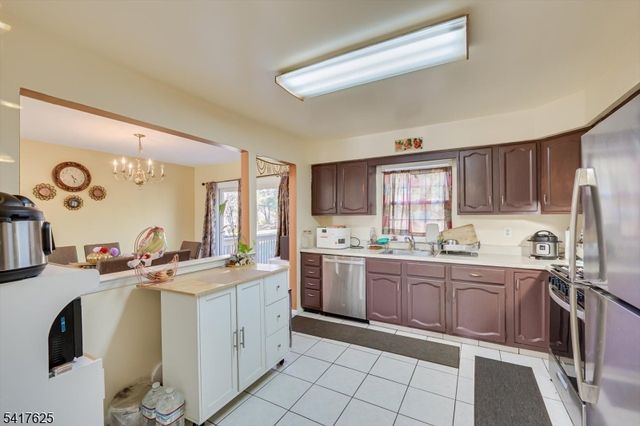1704 Deerfield Dr, Edison Twp., NJ 08820