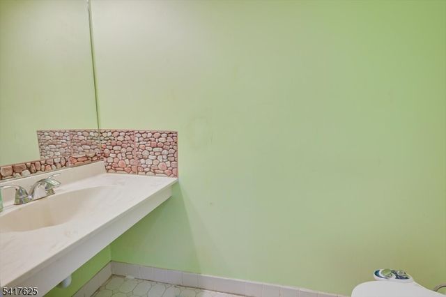 1704 Deerfield Dr, Edison Twp., NJ 08820