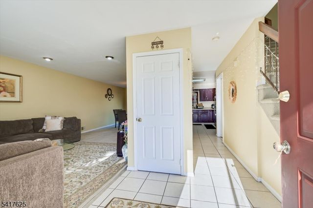 1704 Deerfield Dr, Edison Twp., NJ 08820