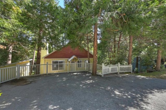 23938 Park, Crestline, CA 92325