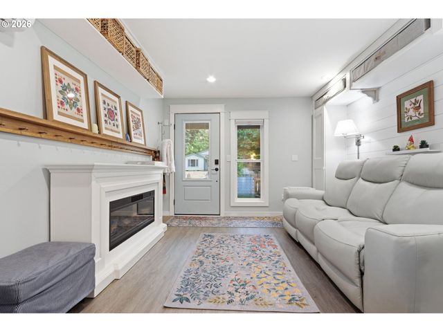 6231 Ne GOING St, Portland, OR 97218
