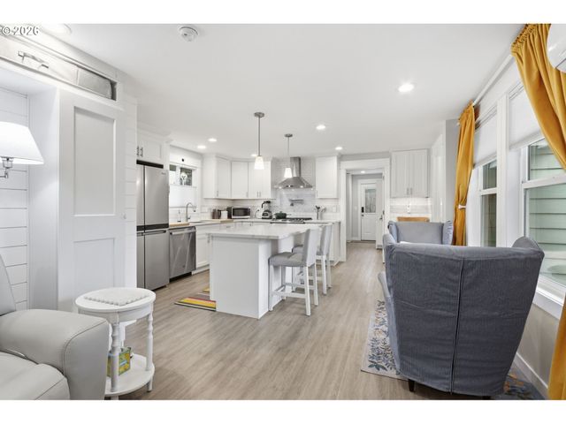 6231 Ne GOING St, Portland, OR 97218