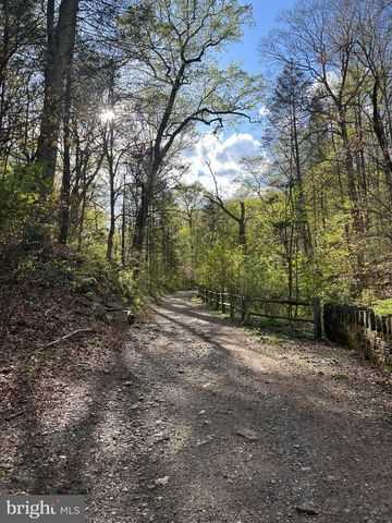 630 GORGAS LN, Philadelphia, PA 19128