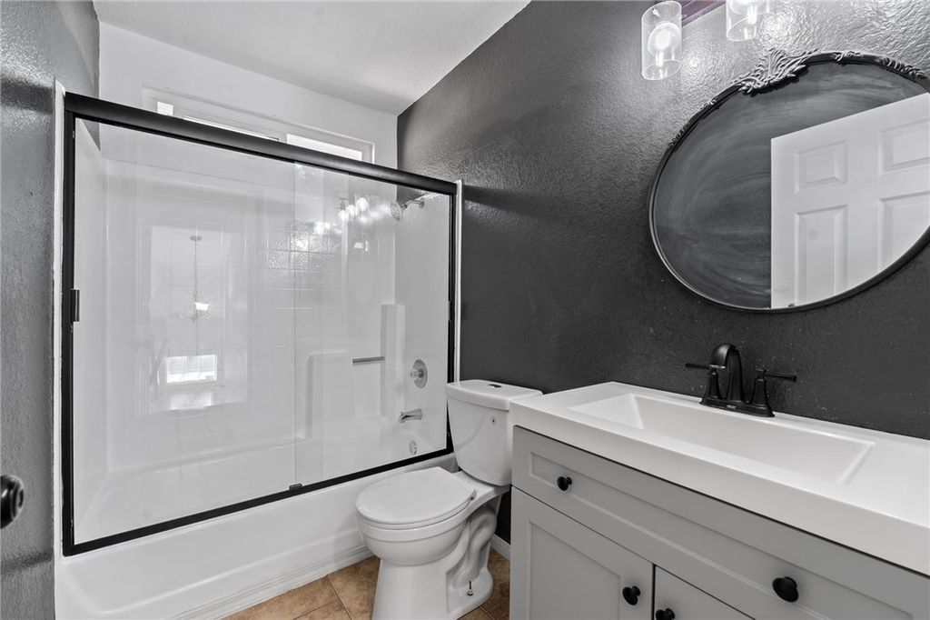 Image 16 of property listing at 11466 Blackstone Court, Fontana, CA 92337