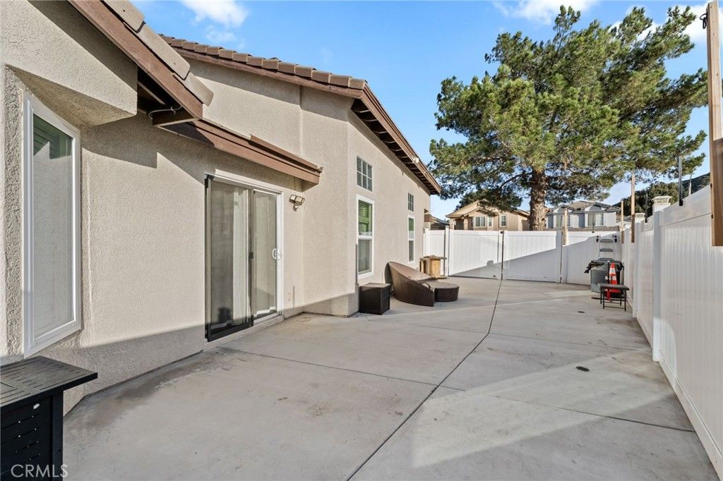 Image 21 of property listing at 11466 Blackstone Court, Fontana, CA 92337