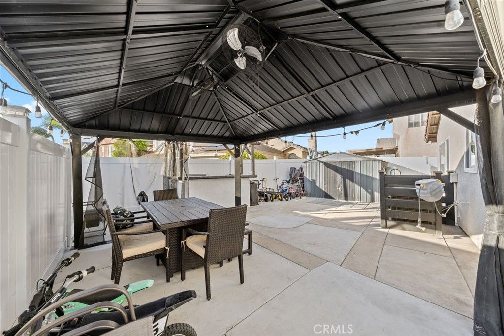 Image 22 of property listing at 11466 Blackstone Court, Fontana, CA 92337