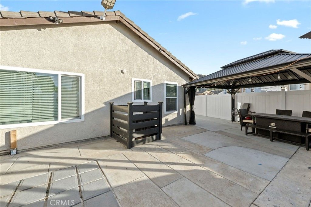 Image 24 of property listing at 11466 Blackstone Court, Fontana, CA 92337
