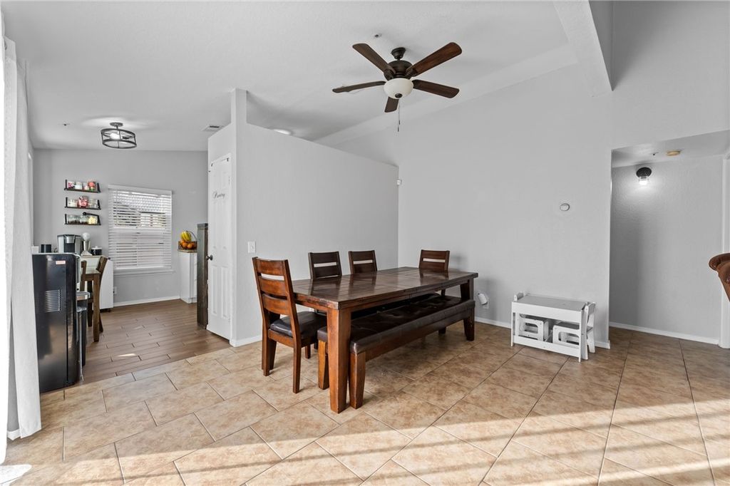 Image 5 of property listing at 11466 Blackstone Court, Fontana, CA 92337