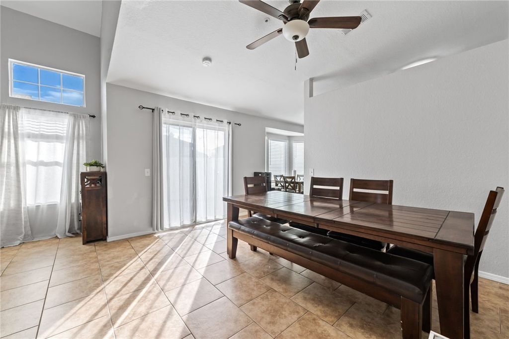 Image 6 of property listing at 11466 Blackstone Court, Fontana, CA 92337