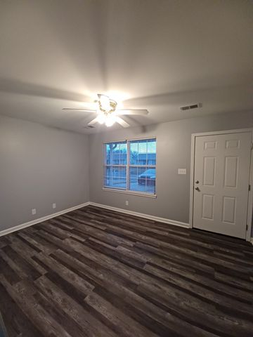 1039 Shadow Ridge Ave, Oak Grove, KY 42262