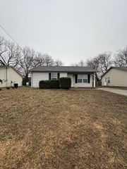 1039 Shadow Ridge Ave, Oak Grove, KY 42262