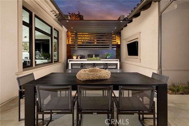 557 PENINSULA, Irvine, CA 92602