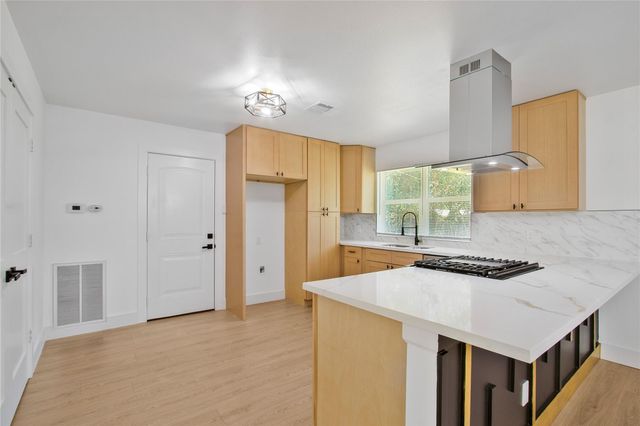 1405 W Crockett Street, La Marque, TX 77568