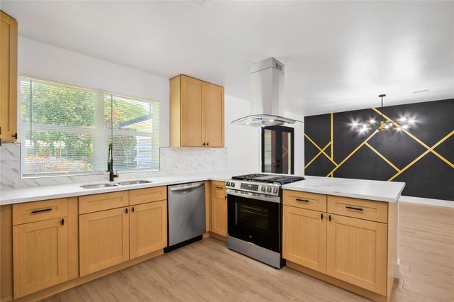 1405 W Crockett Street, La Marque, TX 77568