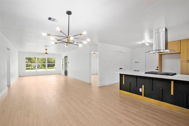 1405 W Crockett Street, La Marque, TX 77568