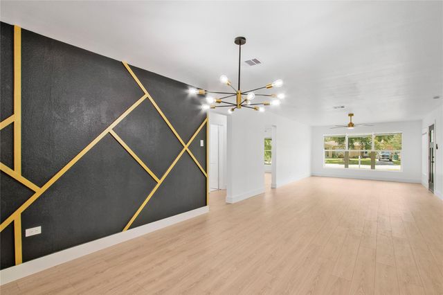 1405 W Crockett Street, La Marque, TX 77568