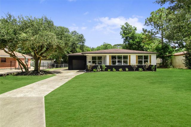 1405 W Crockett Street, La Marque, TX 77568